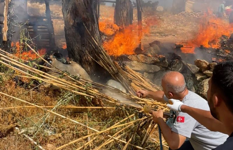 Mersin’de yangına müdahale eden belediye çalışanları ödüllendirildi