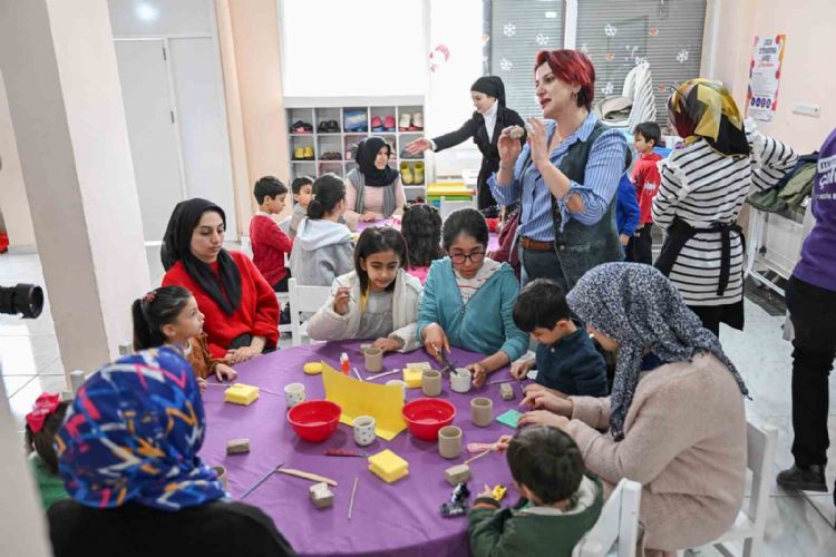 Mersin’de anne ve çocuklar seramikle buluştu