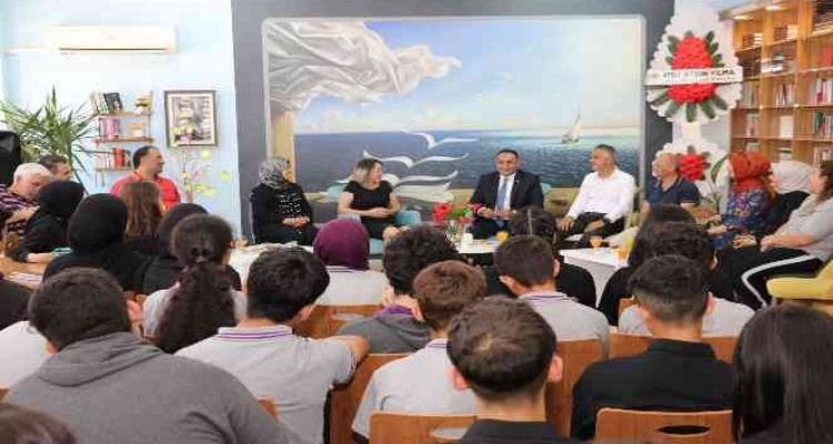 Başkan Yılmaz, liseli gençlerle söyleşi yaptı
