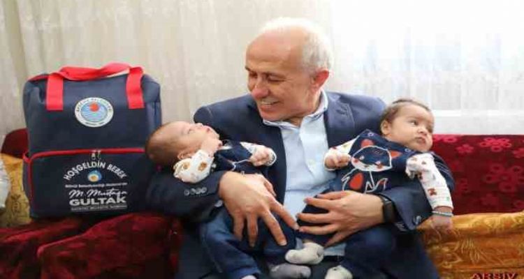 Akdeniz'de 5 bin 352 aileye ‘Hoş Geldin Bebek’ çantası ulaştı