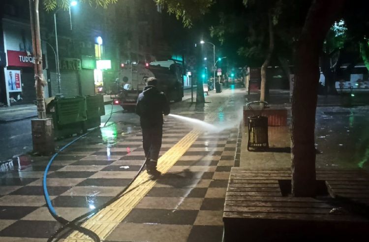 Mersin’de yağış ve fırtına fırtına sonrası temizlik çalışmaları sürüyor