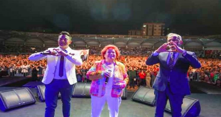 Tarsus'ta Selda Bağcan coşkusu