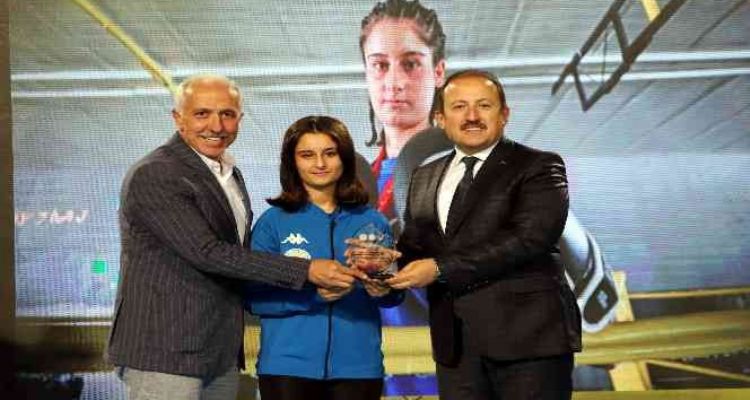 Mersin'de başarılı sporcular ve kulüpler ödüllendirildi