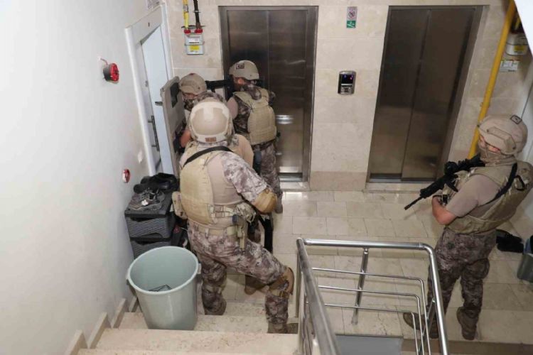 Mersin’de terör örgütlerine operasyon: 6 gözaltı