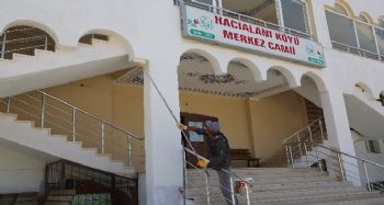 Erdemli'de cami çevreleri düzenleniyor