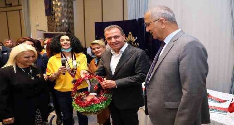 Seçer: "2021 sevgi ve iyileşme yılıydı, umut ediyorum 2022 umut yılı olur"