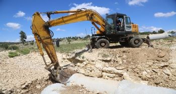 Erdemli'de çiftçilerin yolu onarıldı
