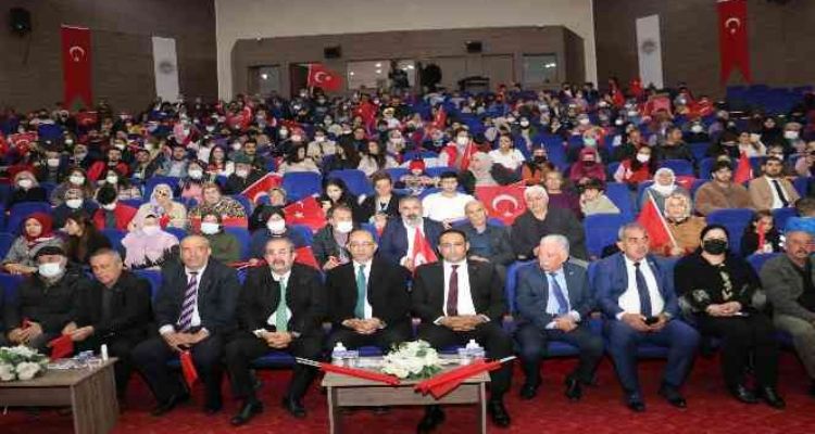 Seçer: "Sessiz varoşlar isyanını bizim üzerimizden anlatacak"