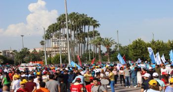 MERSİN’DE 1 MAYIS COŞKUYLA KUTLANDI
