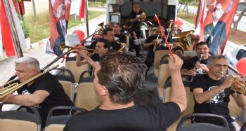 Tarsus Belediye Bandosu, caddelerde 23 Nisan coşkusu yaşattı