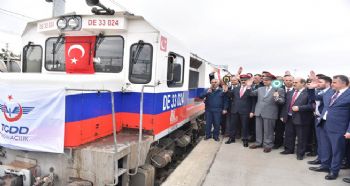 BAKÜ-TİFLİS-KARS DEMİRYOLU HATTI’NDA TÜRKİYE’DEN İLK TREN YOLA ÇIKTI