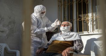 MERSİN BÜYÜKŞEHİR, EVLERE “SAĞLIK” GÖTÜRÜYOR