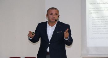 Toros Üniversitesinde, binalarda enerji verimliliği masaya yatırıldı