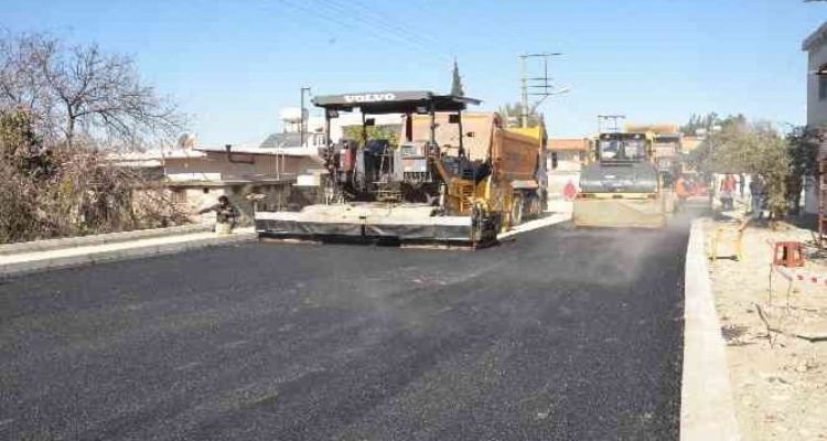 Büyükşehir Belediyesinin Tarsus'ta yol çalışmaları sürüyor