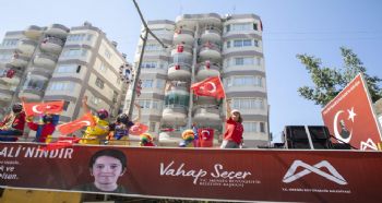 Mersin Büyükşehir, 23 Nisan Coşkusunu Sokaklara Taşıdı