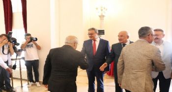 Vali Su, kamu görevlileri ve vatandaşlarla bayramlaştı