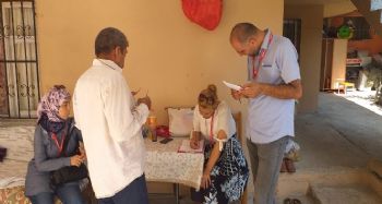 Tarsus'ta vatandaşın şikayet ve talepleri evlerinde dinleniyor