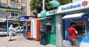 Mersin'de yoğun olarak kullanılan noktalarda dezenfekte devam ediyor