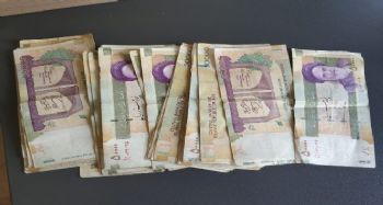 Mermerleri sarı jelatinle sarıp, altın diye sattılar