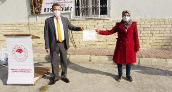 Ana arı yetiştirecek kadınlar pandemi kurallarına göre belgelerini aldı