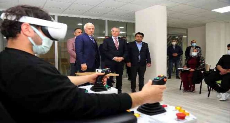 AK Parti Başkan Yardımcısı Yanılmaz, Akdeniz Belediyesinin çalışmalarını inceledi