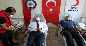 Mersin polisinden kan bağışı kampanyasına destek