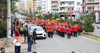 KADINLAR ŞİDDETE KARŞI YÜRÜDÜ
