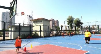 Akdeniz Belediyesi Basketbol Yaz Okulunda 150 çocuk eğitim alıyor