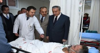 Vali yaralıları ziyaret etti