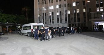 Çalıntı ve hacizli arabaların motor ile şasi numaraları değiştirip, satmışlar