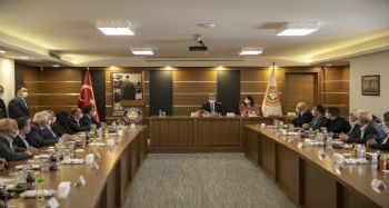 Seçer, Tarsus ekonomisine yön verenlerle buluştu