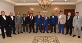 VALİ ÖZDEMİR ÇAKACAK, AK PARTİ AKDENİZ İLÇE BAŞKANI VE YÖNETİM KURULU ÜYELERİNİ KABUL ETTİ