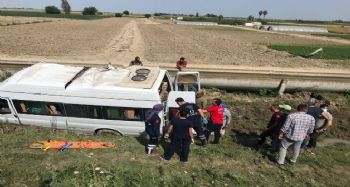 Tarım işçilerini taşıyan minibüs şarampole devrildi: 7 yaralı
