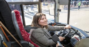 25 kadın otobüs şoförlüğü için direksiyon sınavından geçti