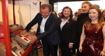Kadın kooperatifçiler, Forum Mersin'de Yeni Yıl Alışveriş Köyü açtı