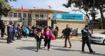 Toroslar zabıtası, okul önlerinde güvenlik uygulaması başlattı