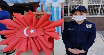 Öğrenciler polis haftasını kutladı