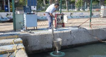 Mersin'de deniz yüzeyindeki atıklar vakumlanarak temizlenecek