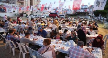 Mezitlililer ilk iftarını Başkan Tarhan'la birlikte açtı