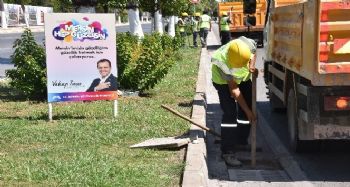 Mersin'de yağmur suyu kanalları temizleniyor