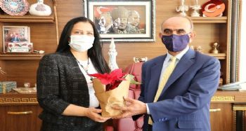 Başkan Yılmaz’dan öğretmenlere çiçek