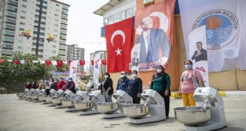 Büyükşehir Belediyesinden Tarsuslu kadınlara 25 hamur yoğurma makinesi