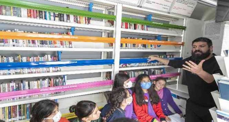 Yenice Kurs Merkezindeki öğrenciler 'Kitobüs'le tanıştı