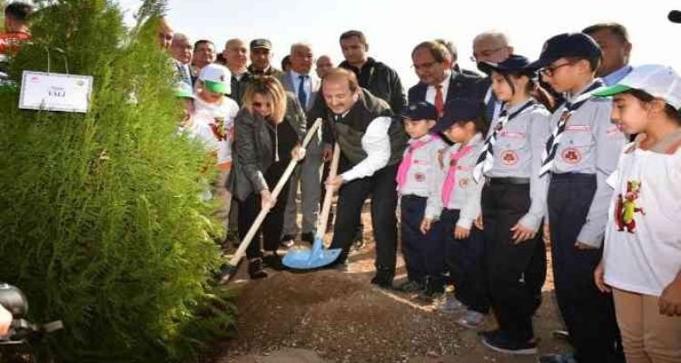 Vali Pehlivan 'fidan dikim etkinliği'ne katıldı