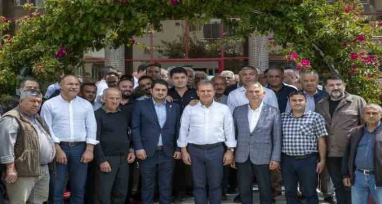 Başkan Seçer, fırtına ve hortumun vurduğu Anamur'da istişarede bulundu