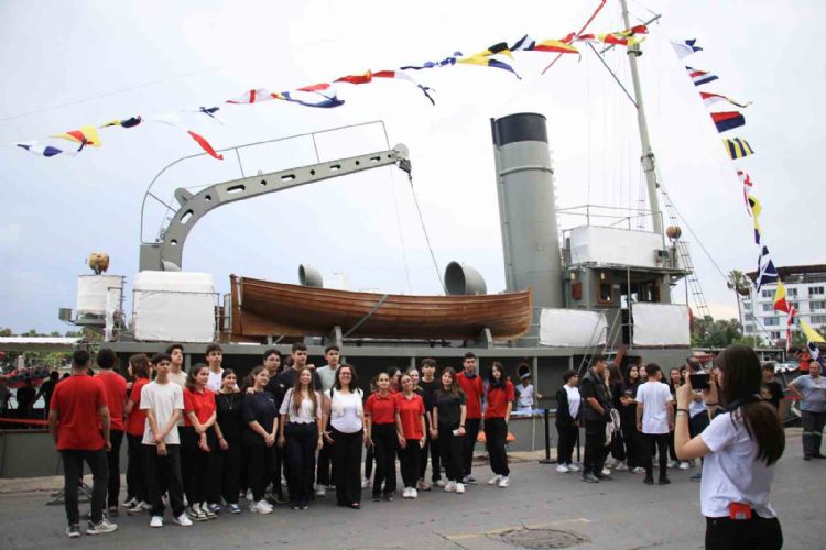 TCG Nusret Müze Gemisi, Mersin’de ziyarete açıldı