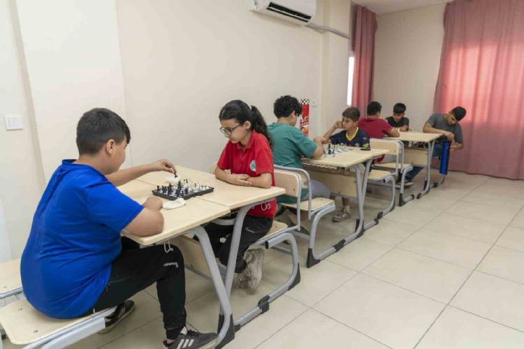 Mersin’de öğrenciler eğlenerek öğreniyor