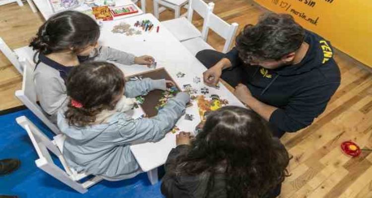 Mersin'deki depremzedelere psikolojik ilk yardımda bulunuluyor