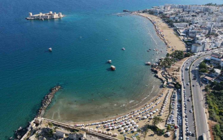 Sıcaklar geldi, okullar tatil olmadan sahillerde yoğunluk başladı