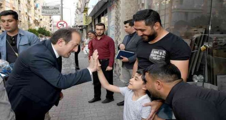 Vali Pehlivan esnafla bir araya geldi